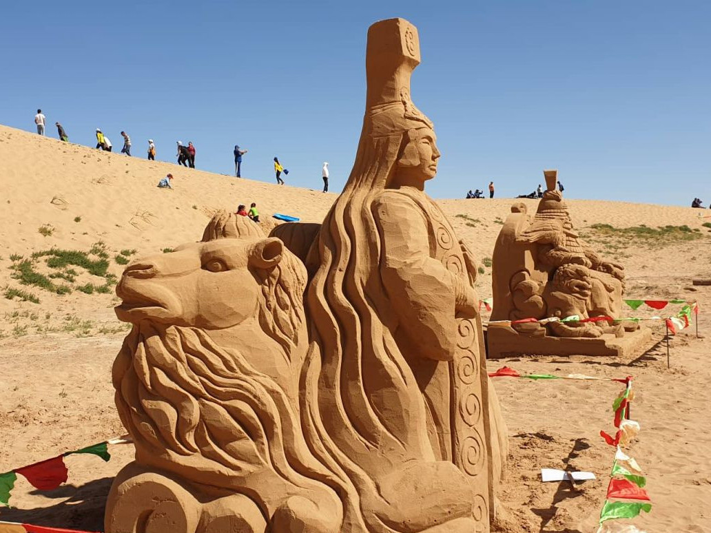 Говийн үзэсгэлэнт тогтцыг элсэн манхны баяраас тольдоорой